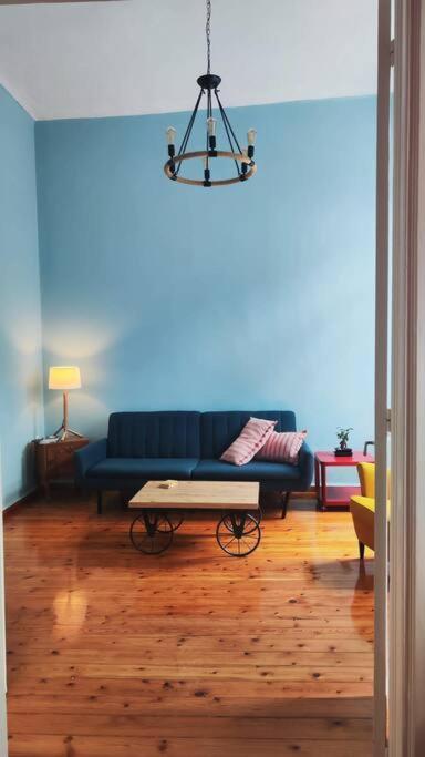 Yellow And Blue Relax House * Piraeus